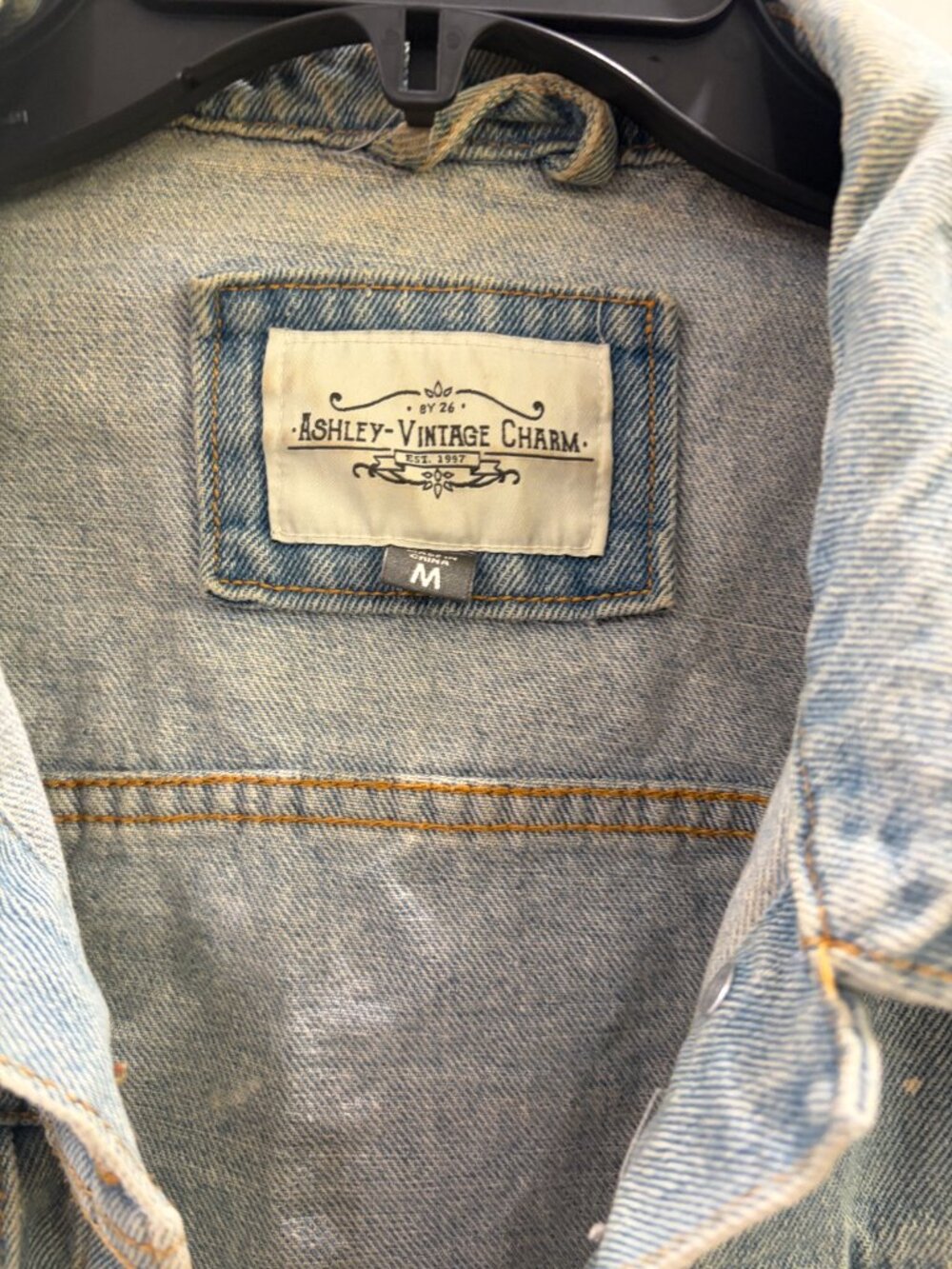 Ashley Vintage Charm Light Wash Distressed Denim Jacket Women's Medium, EUC - Picture 5 of 6